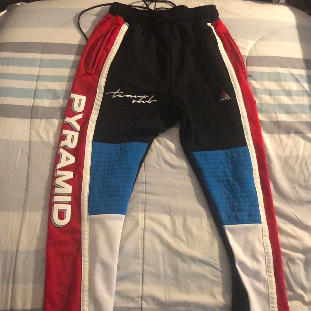 Black pyramid sweats size small